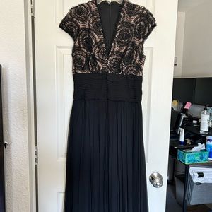 Stunning Tadashi Collection full length gown size 8 from Nordstrom